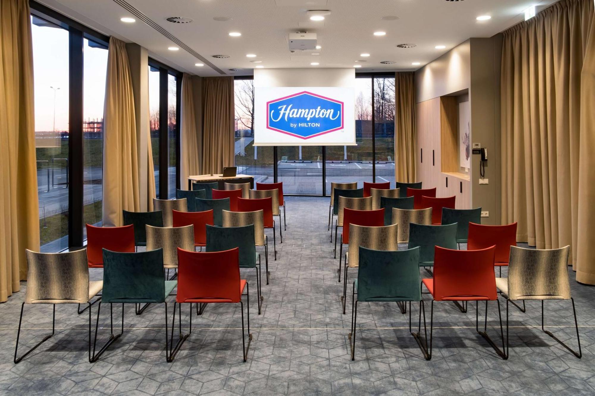Hampton By Hilton Riga Airport Hotel Mārupe Exterior foto