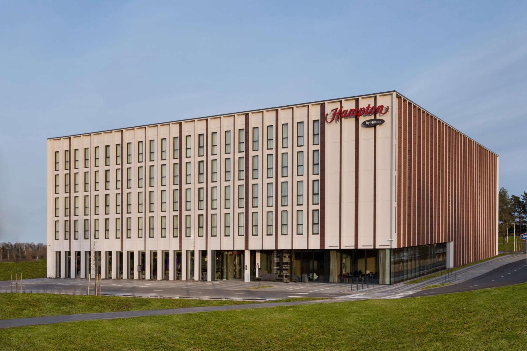 Hampton By Hilton Riga Airport Hotel Mārupe Exterior foto
