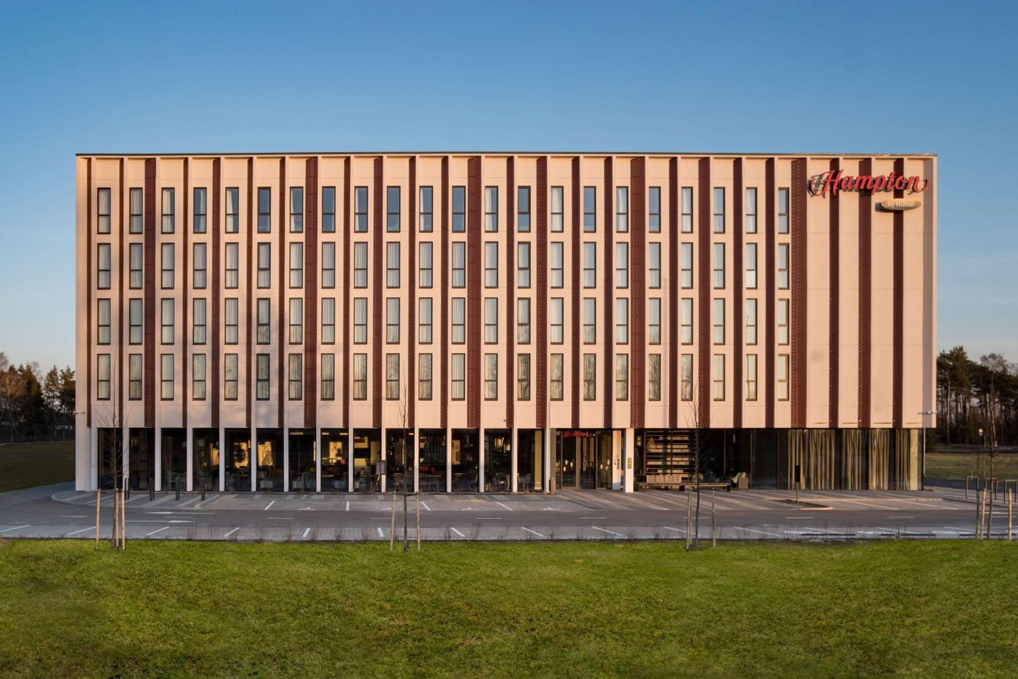Hampton By Hilton Riga Airport Hotel Mārupe Exterior foto